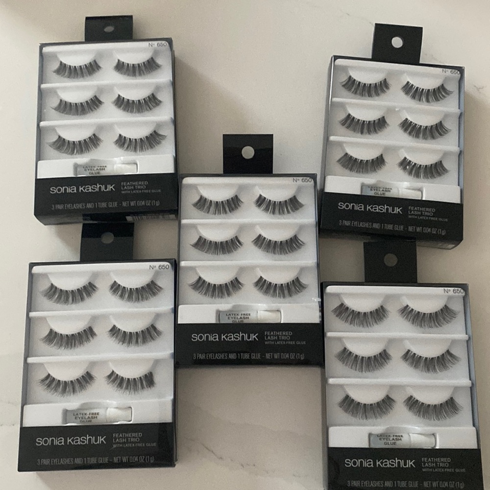 Bundles of Sonia Kashuk feathered lash trio eyelashes with latex free glue